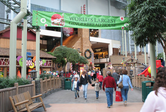 current world record holder gingerbread house at mall of america