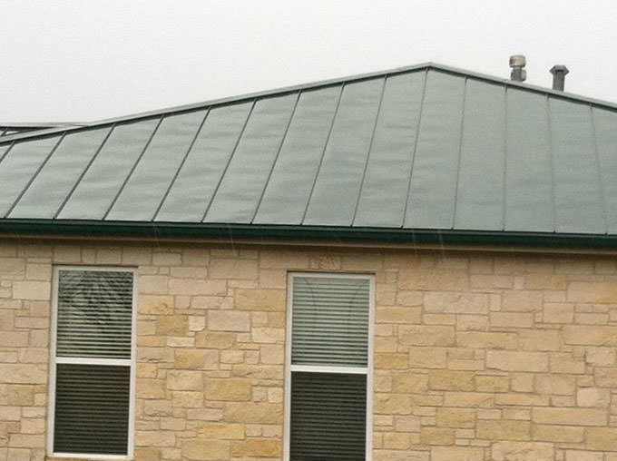 traditional metal roof by a brenham roofing company