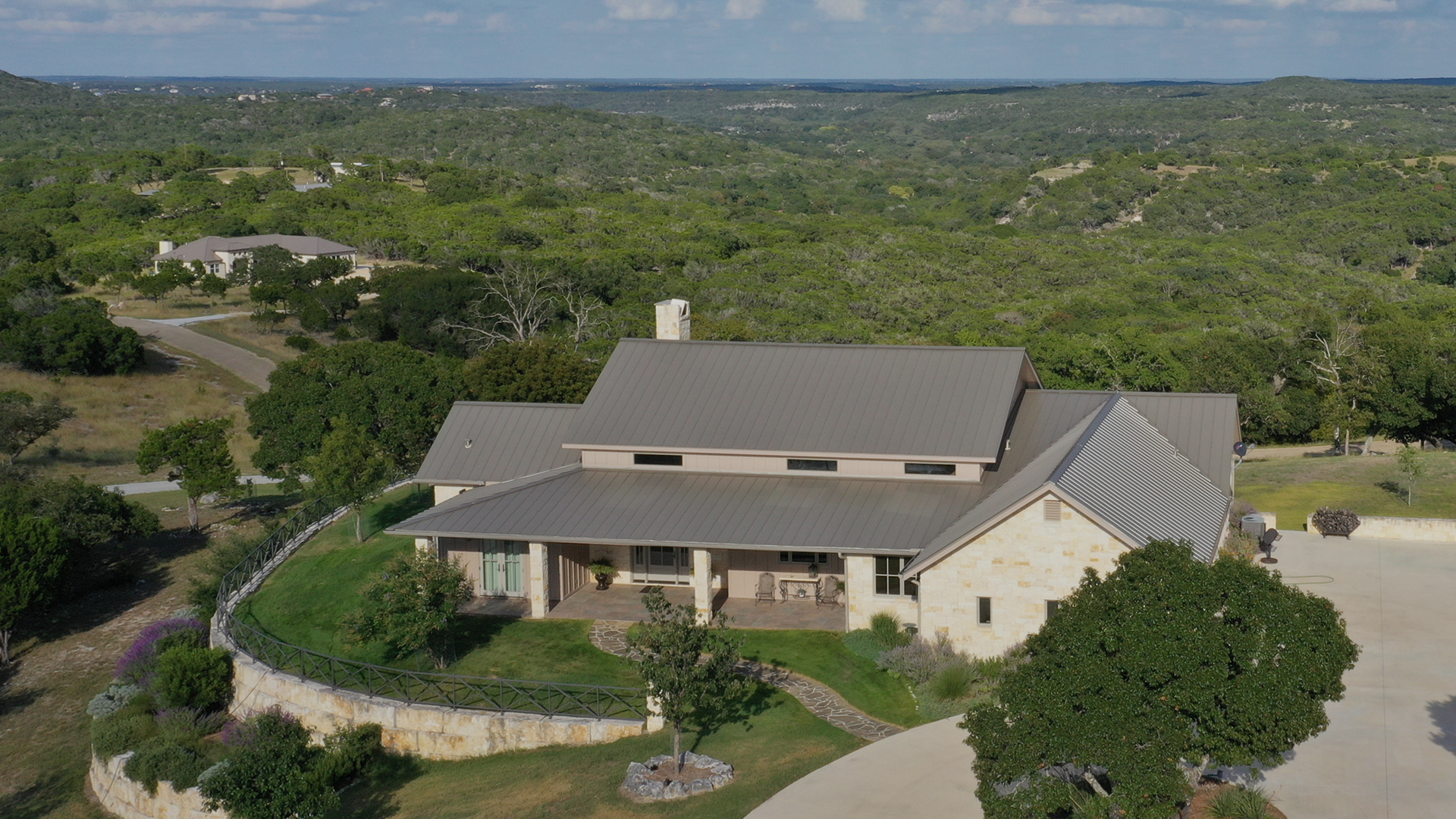 Choosing Roof Types and Materials for Your Home’s Style